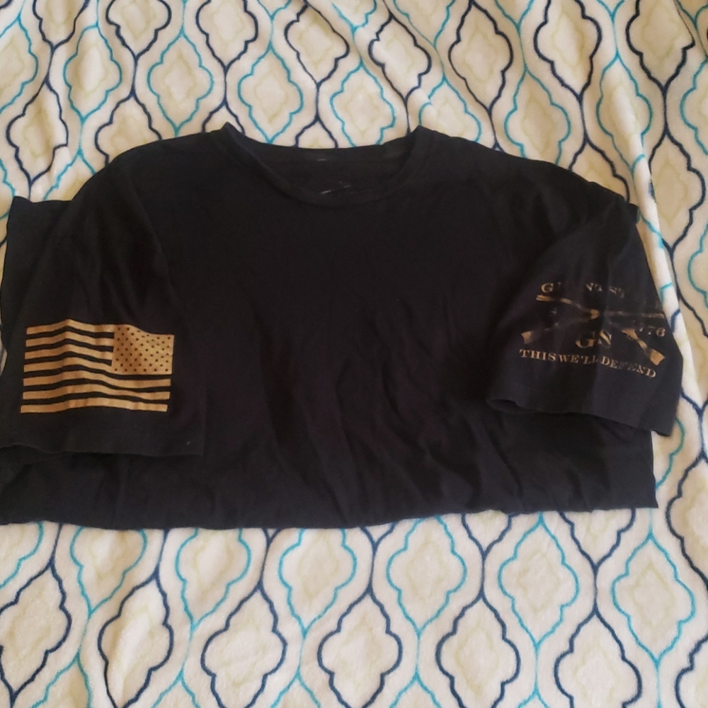 Grunt style plain black shirt.    Size XL